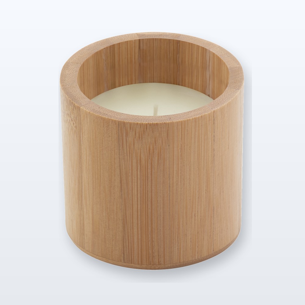Candela in contenitore di bambù